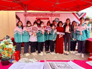 Trường THPT Trần Văn Lan